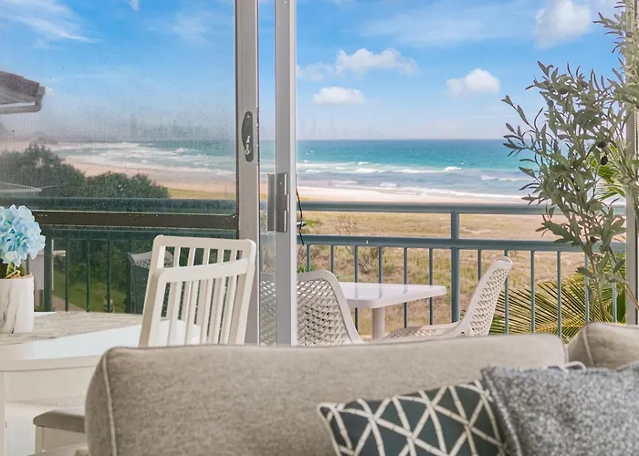 Oceanside Resort - Absolute Beachfront Apartments